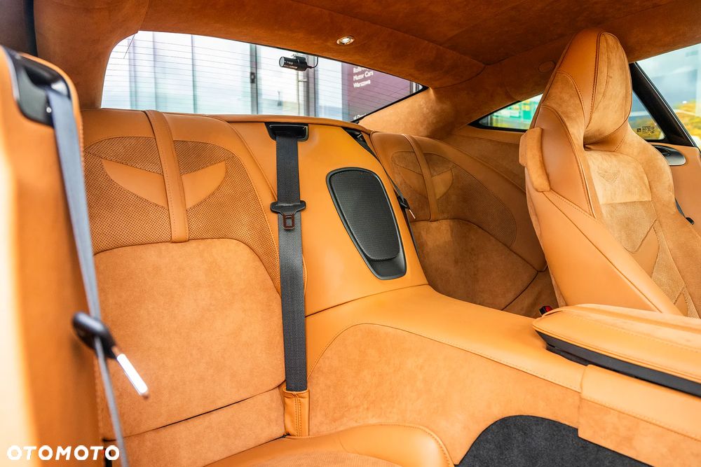 Aston Martin DBS - 21