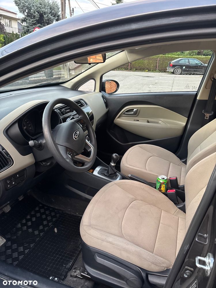Kia Rio 1.2 L - 9