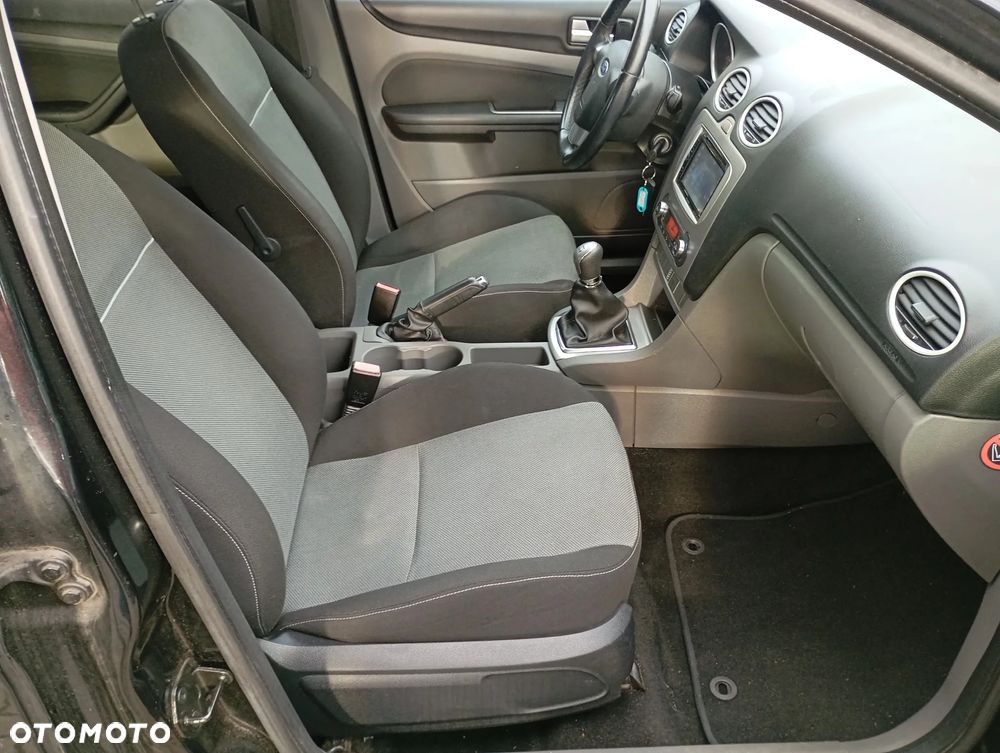 Ford Focus Turnier 1.6 16V Ambiente - 32
