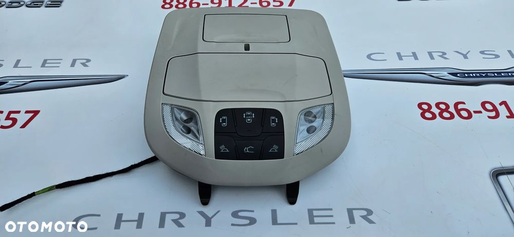 Chrysler Pacifica 2016- Oświetlenie kabiny Lampka podsufitki P5RK82PD2AH 5RK82PD2AH - 2