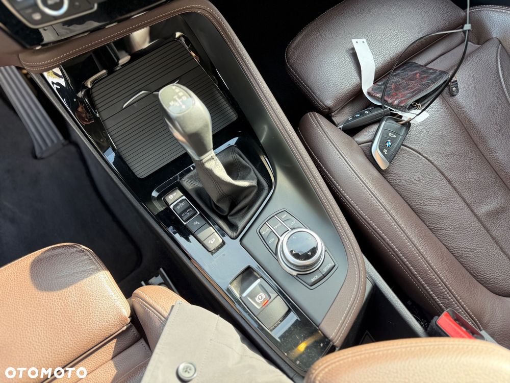 BMW X1 xDrive20i Sport Line - 38