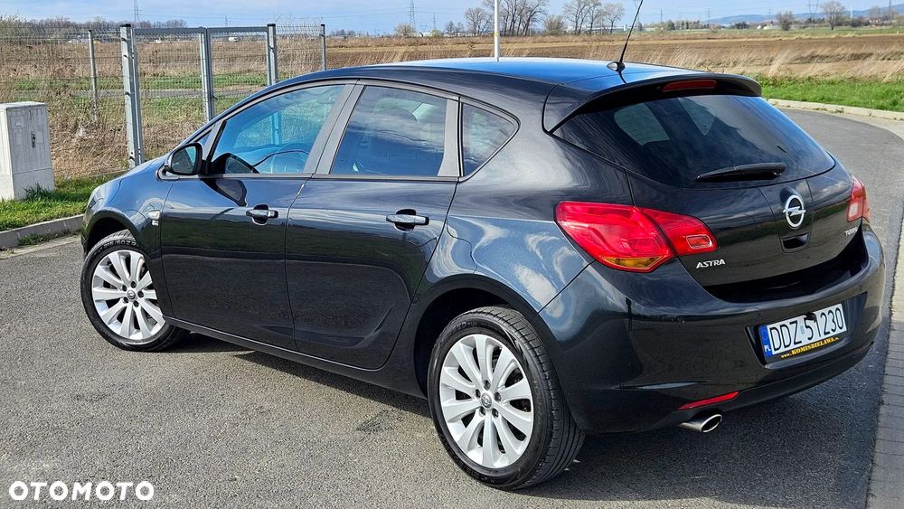 Opel Astra 1.4 Turbo 150 Jahre - 4