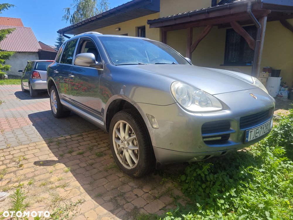 Porsche Cayenne - 2
