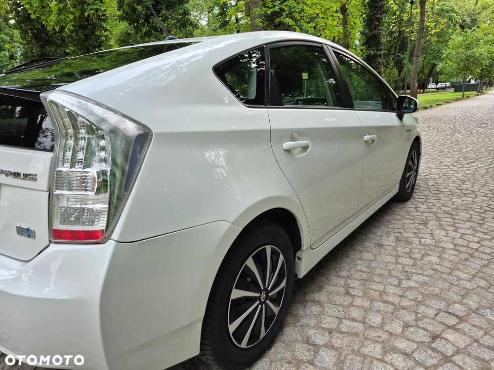 Toyota Prius (Hybrid) Executive - 19