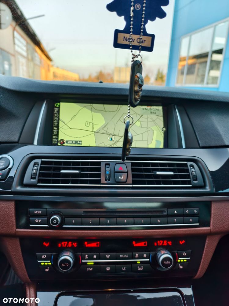 BMW Seria 5 525d - 24