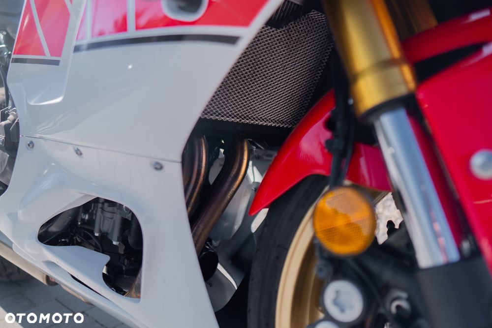 Yamaha R7 - 16