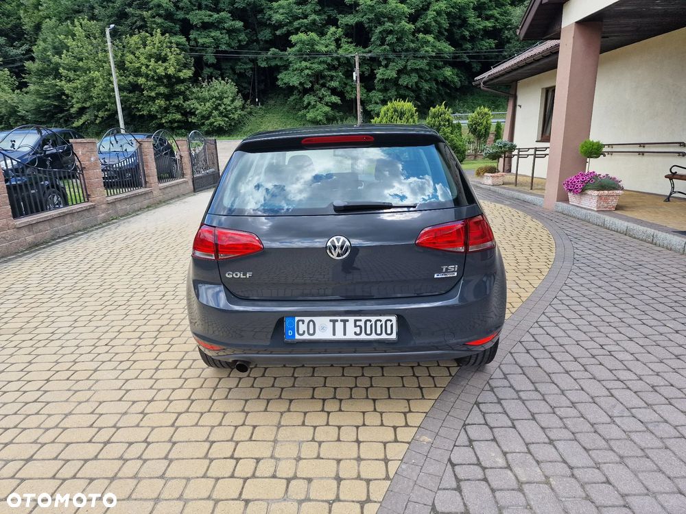 Volkswagen Golf - 6