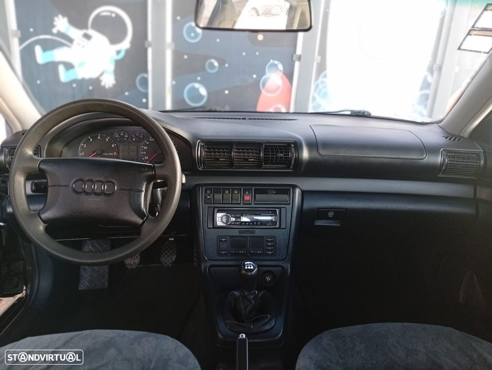 Audi A4 1.6 Confort - 5