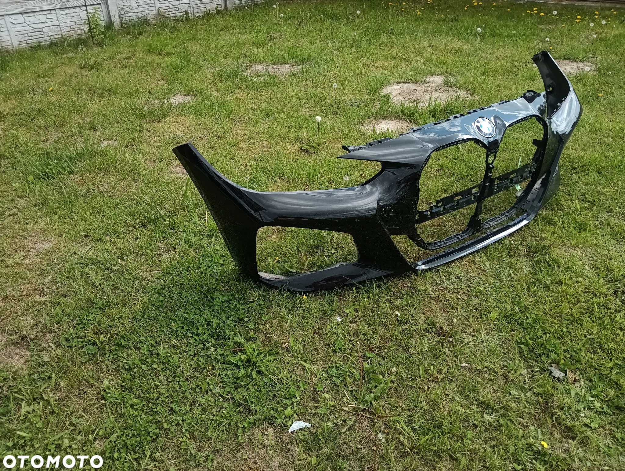 bmw g22 g23 m-pakiet zderzak przod przedni logo 8082226 - 2