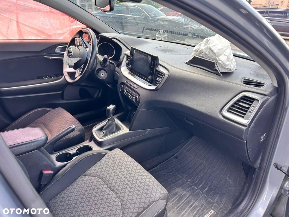 Kia XCeed 1.5 T-GDI M - 11