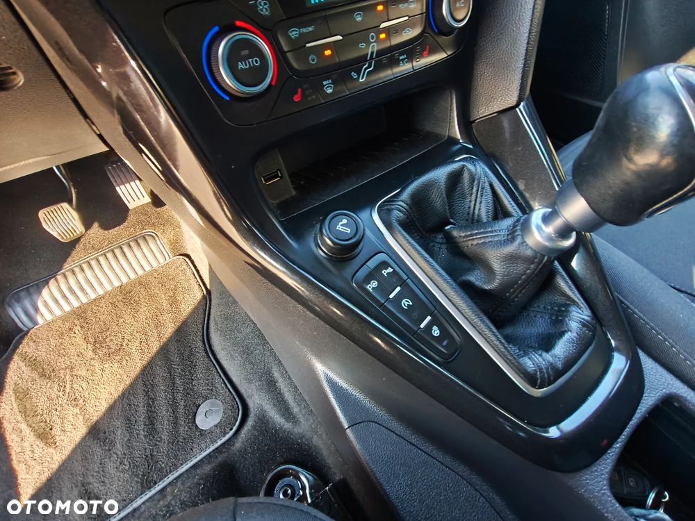 Ford Focus 1.0 EcoBoost STart-Stopp-System TITANIUM - 30