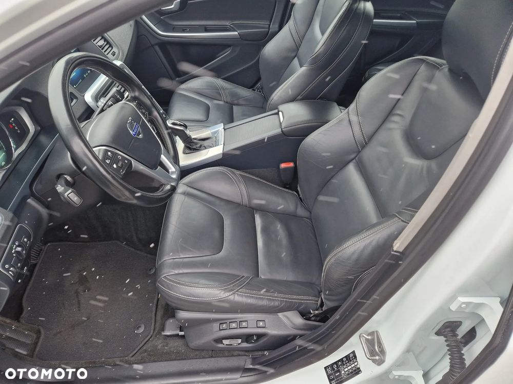 Volvo V60 D6 AWD Plug-in Hybrid Summum - 12