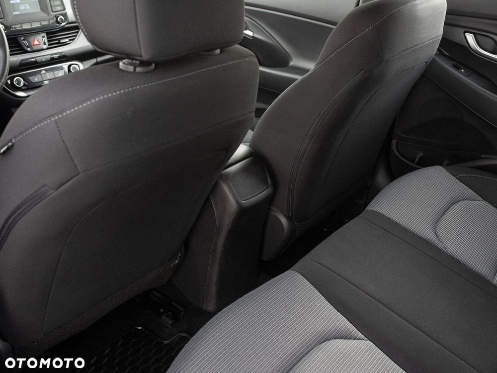 Hyundai i30 1.5 DPI Classic + - 21