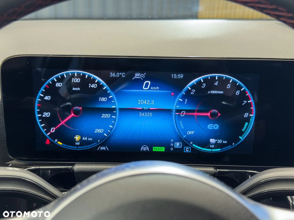 Mercedes-Benz GLA - 37