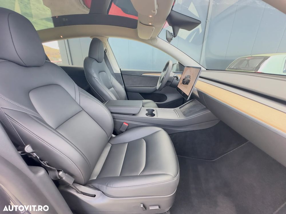 Tesla Model Y - 36