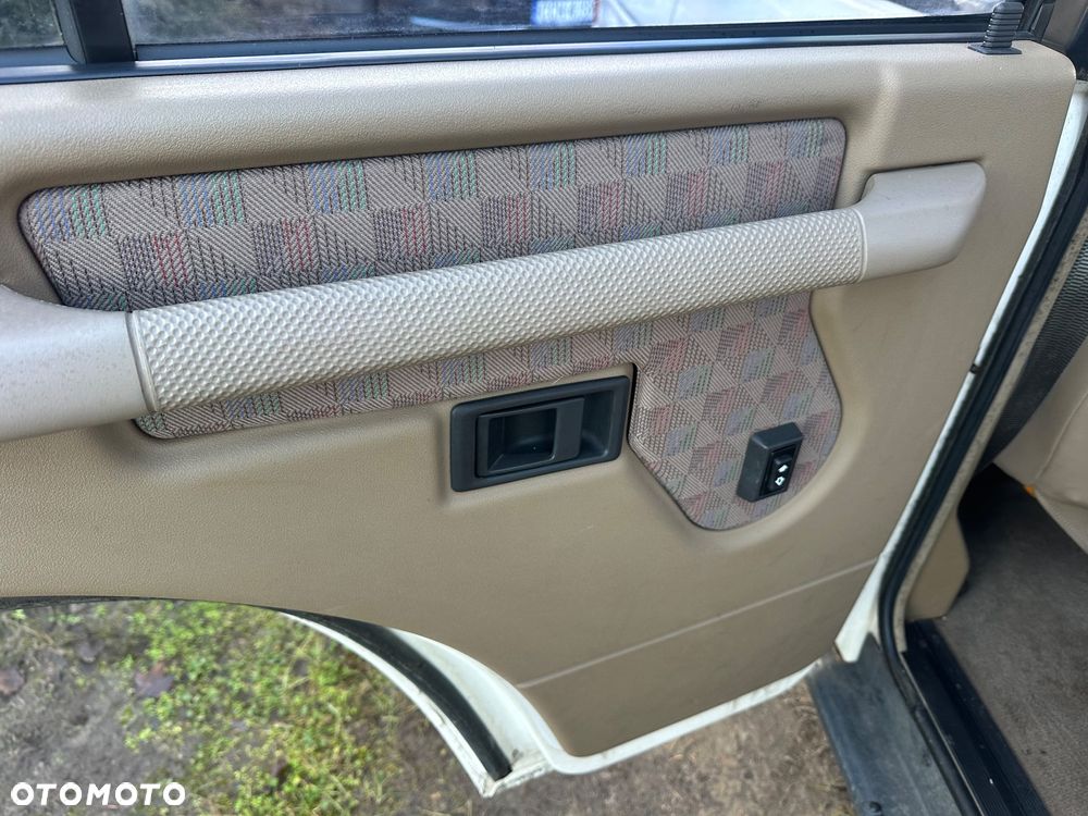 Land Rover Discovery - 12