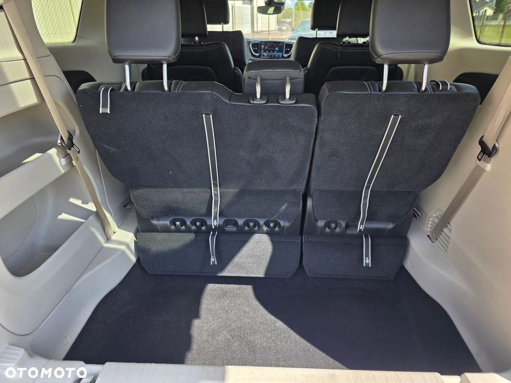 Chrysler Pacifica - 10
