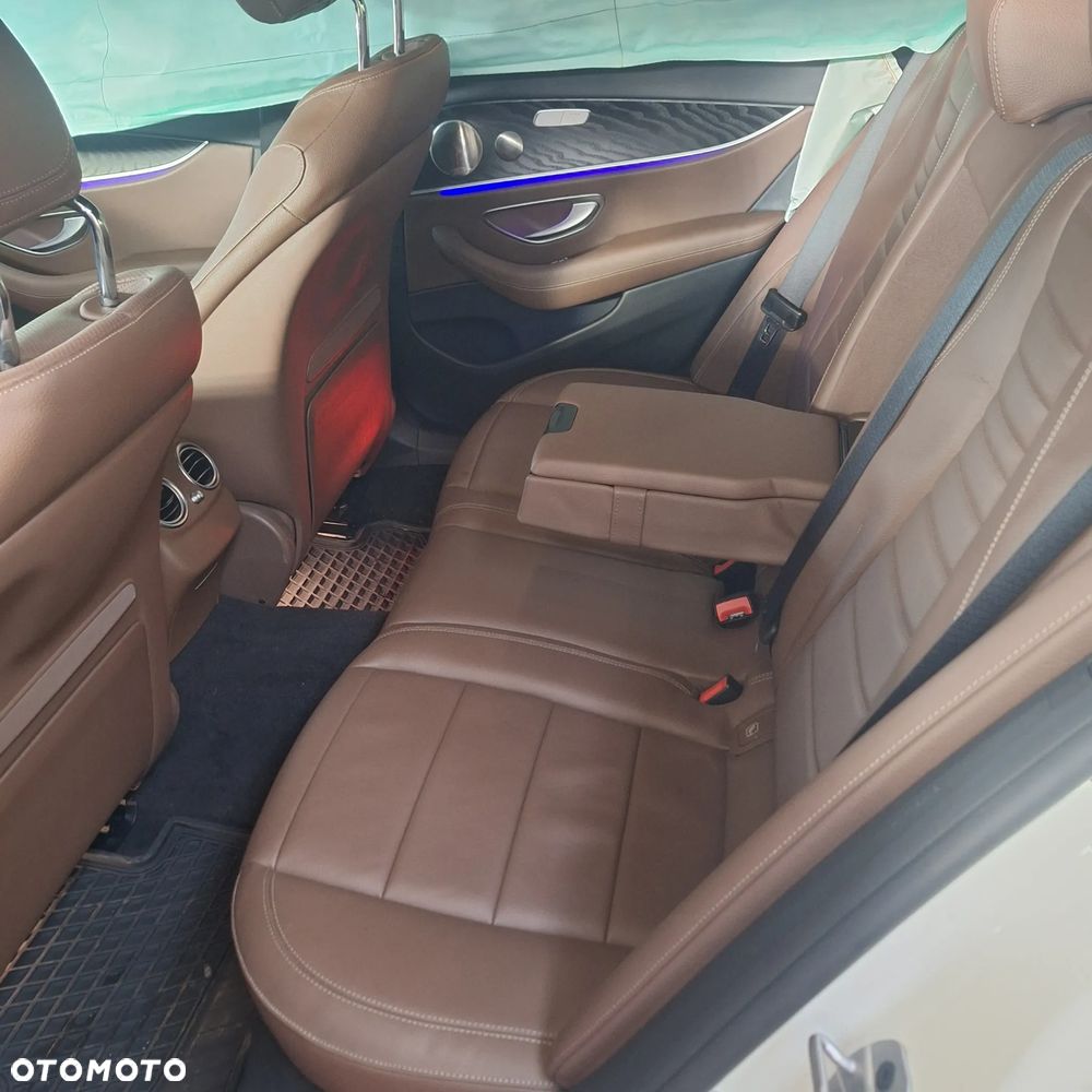 Mercedes-Benz Klasa E 450 4-Matic 9G-TRONIC - 22