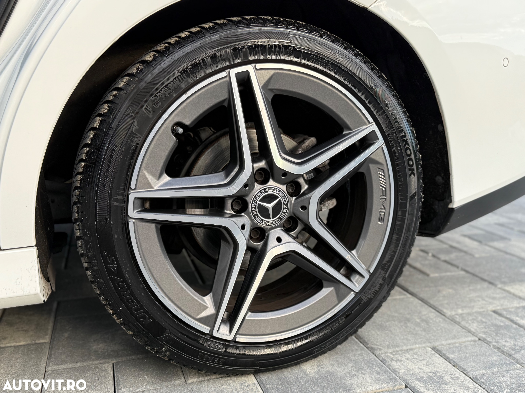 Mercedes-Benz CLA 180 d Shooting Brake 7G-DCT AMG Line - 11