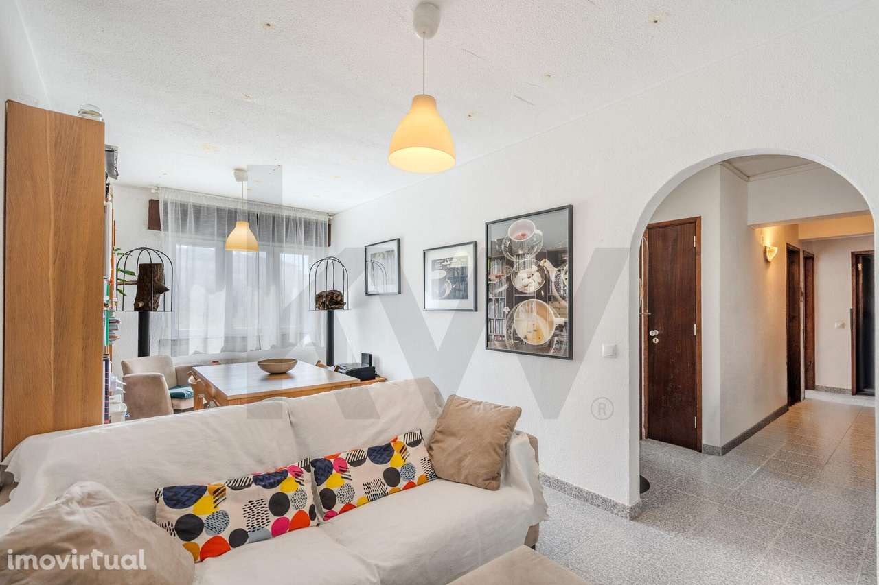 Apartamento T2 renovado com Localização Estratégica – Damaia (Águas Li - Grande imagem: 3/35