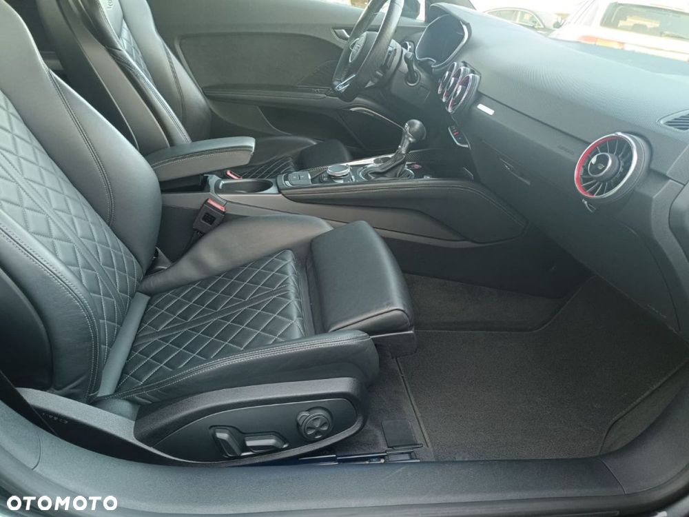 Audi TT S Coupé - 25