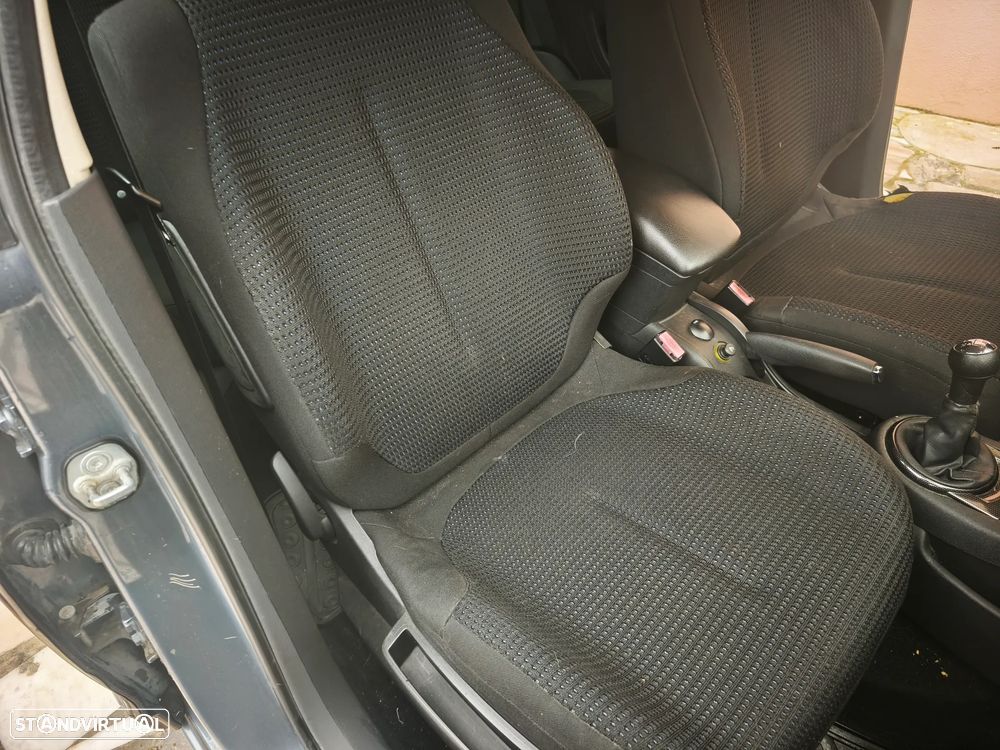 Citroën C4 1.6 HDi 110 VTR Pack - 17