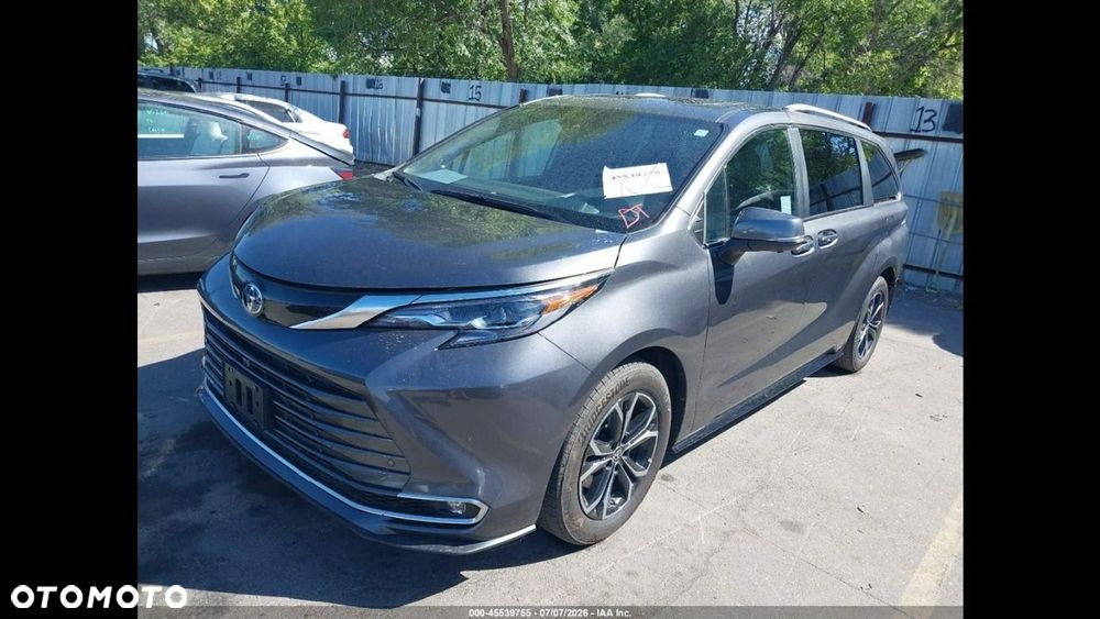 Toyota Sienna - 1