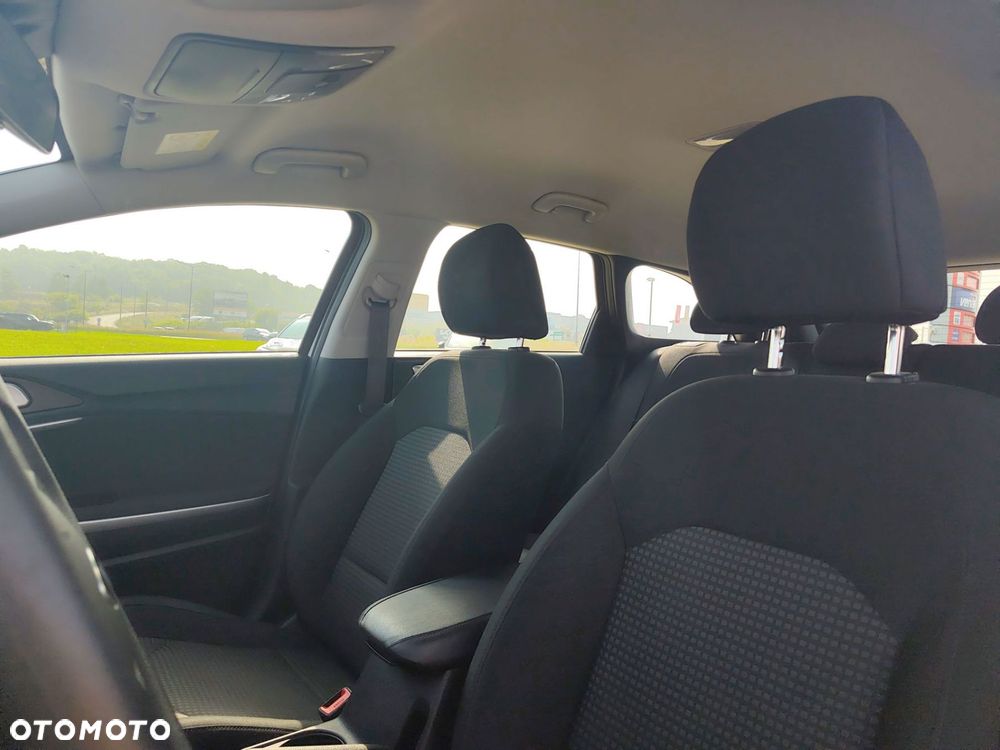 Kia Ceed - 12