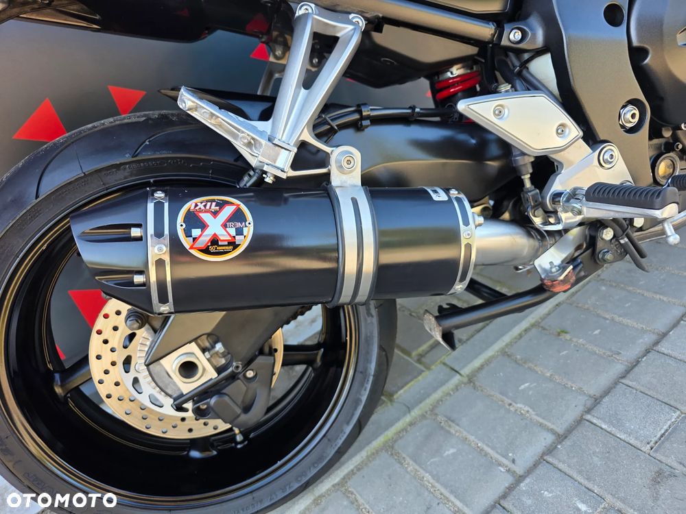 Yamaha FZ - 27