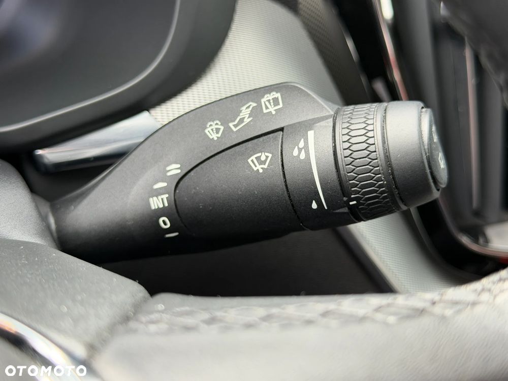 Volvo XC 60 B4 D Plus Dark - 17