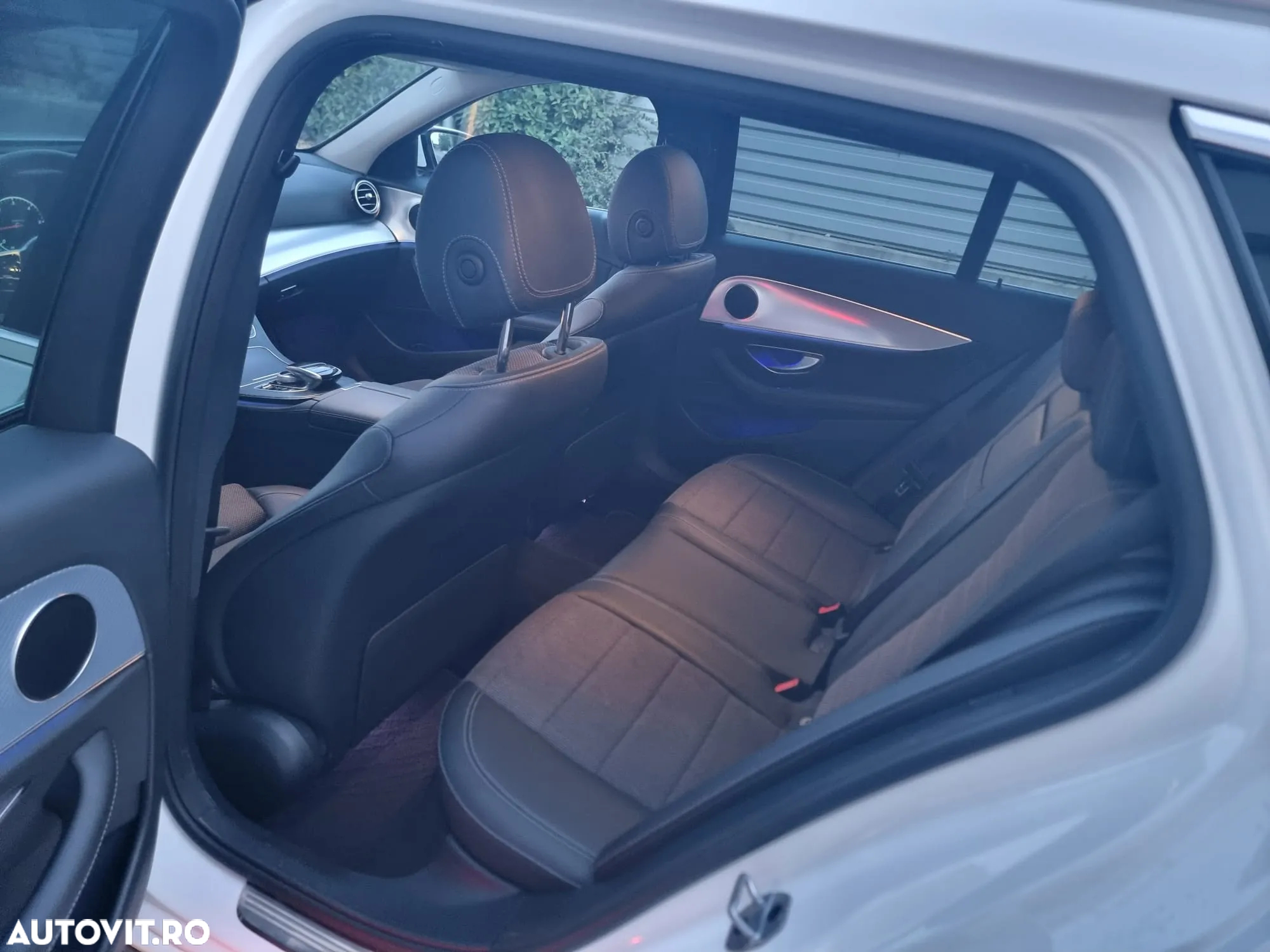 Mercedes-Benz E 220 d T 9G-TRONIC Avantgarde - 22