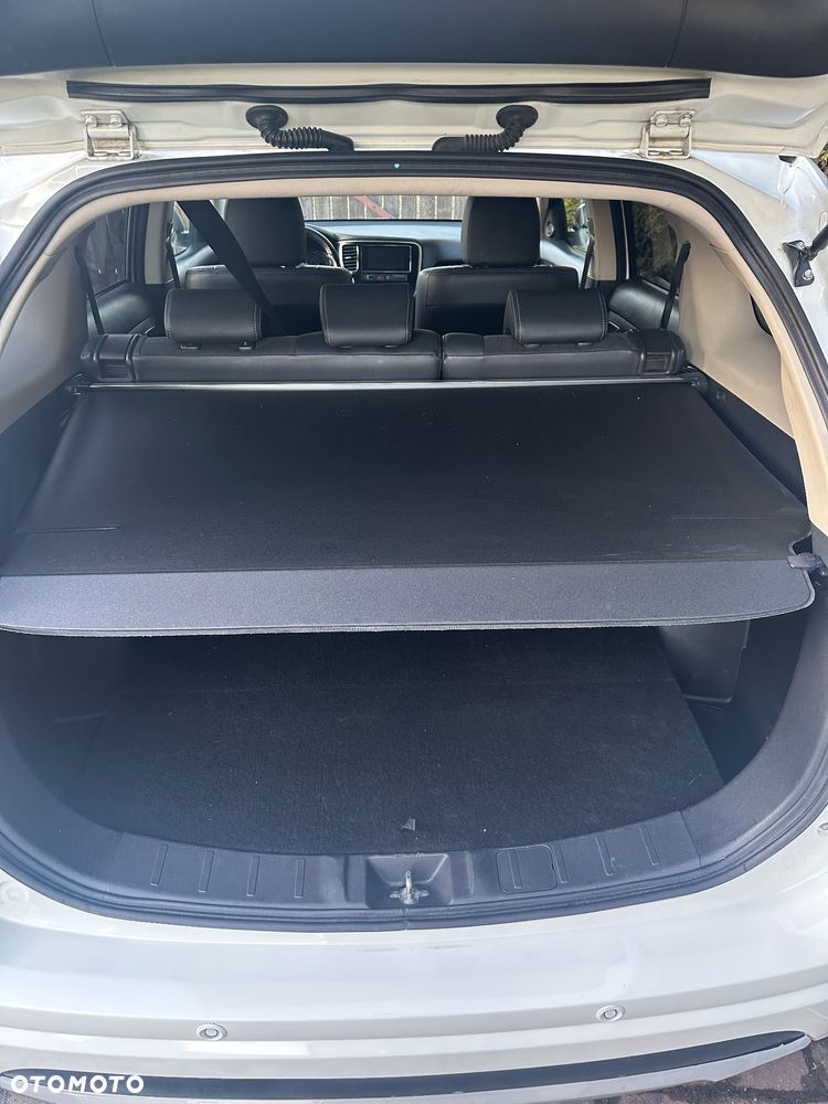 Mitsubishi Outlander 2.0 4WD Plus - 18