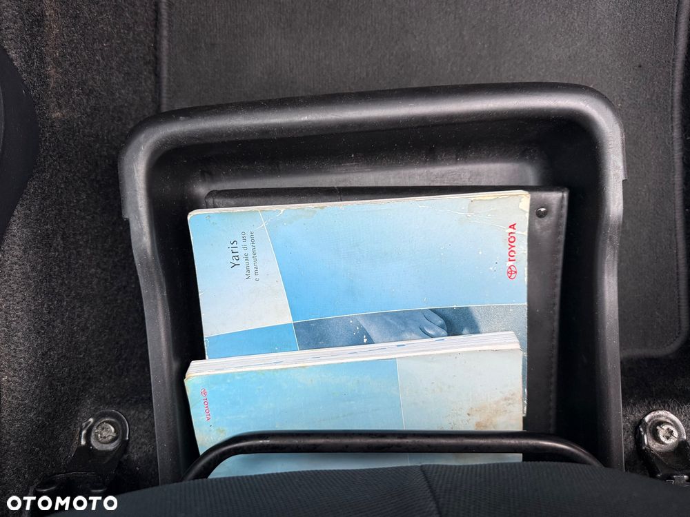 Toyota Yaris - 25