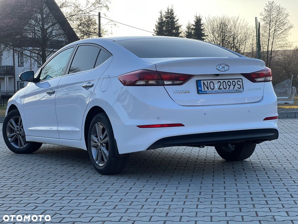 Hyundai Elantra 1.6 Comfort - 9