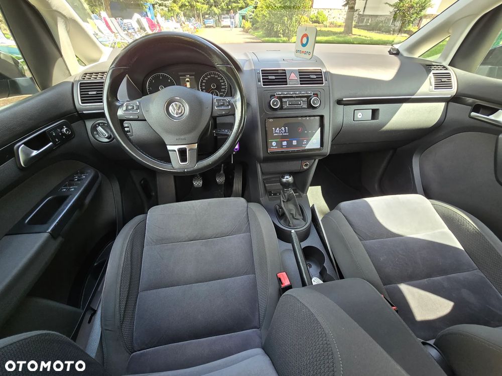 Volkswagen Touran - 4