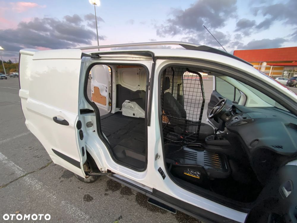 Ford Transit Courier - 25