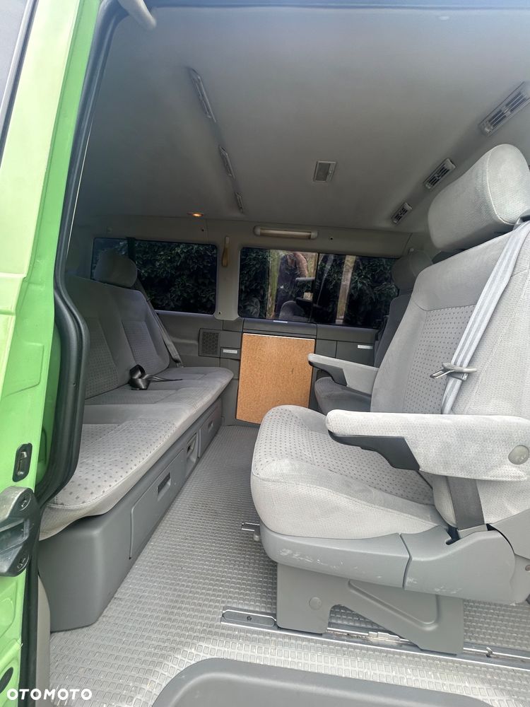 Volkswagen Multivan - 35