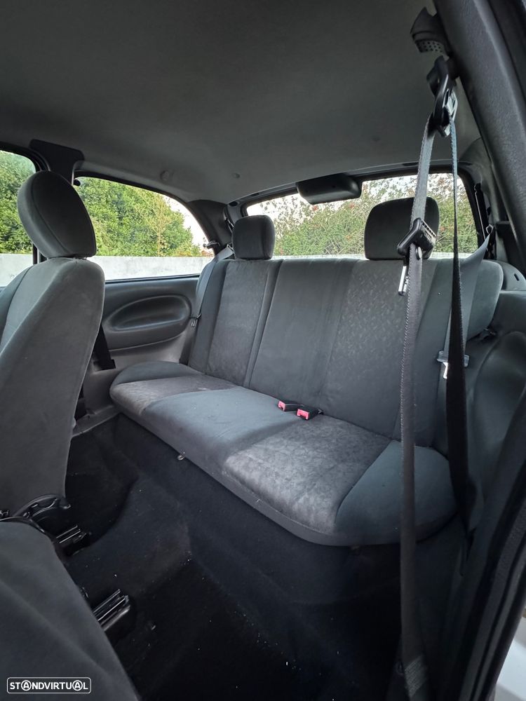 Ford Fiesta 1.25 Ghia - 19