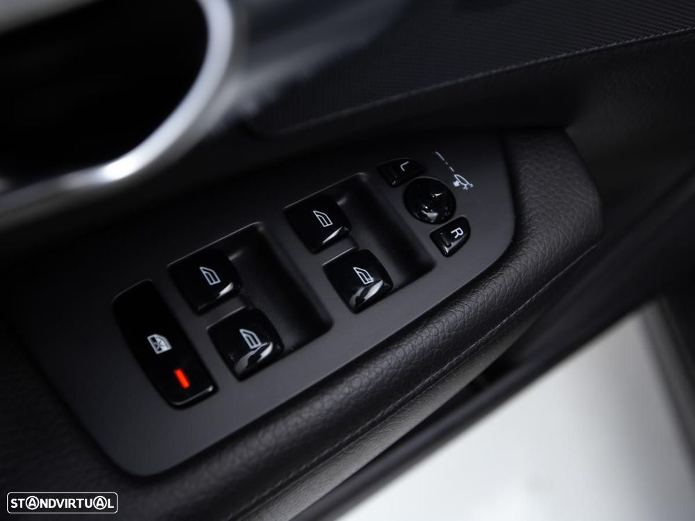 Volvo V90 2.0 T8 Momentum AWD Geartronic - 16