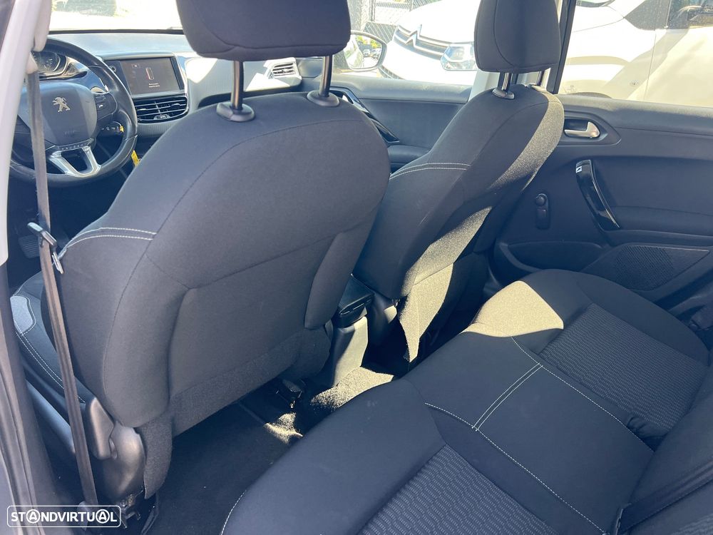 Peugeot 208 1.2 PureTech Style - 8