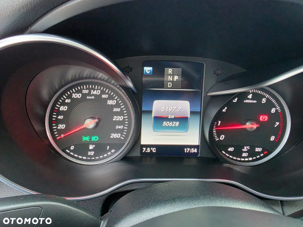 Mercedes-Benz Klasa C 300 4Matic 9G-TRONIC Avantgarde - 39