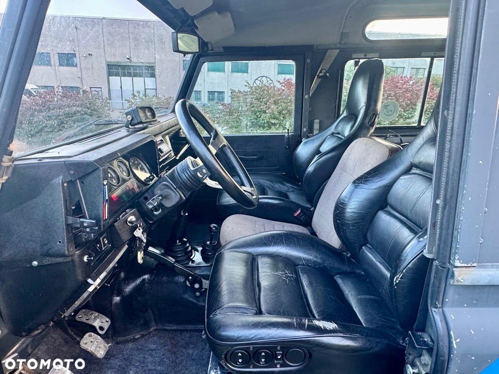 Land Rover Defender - 13