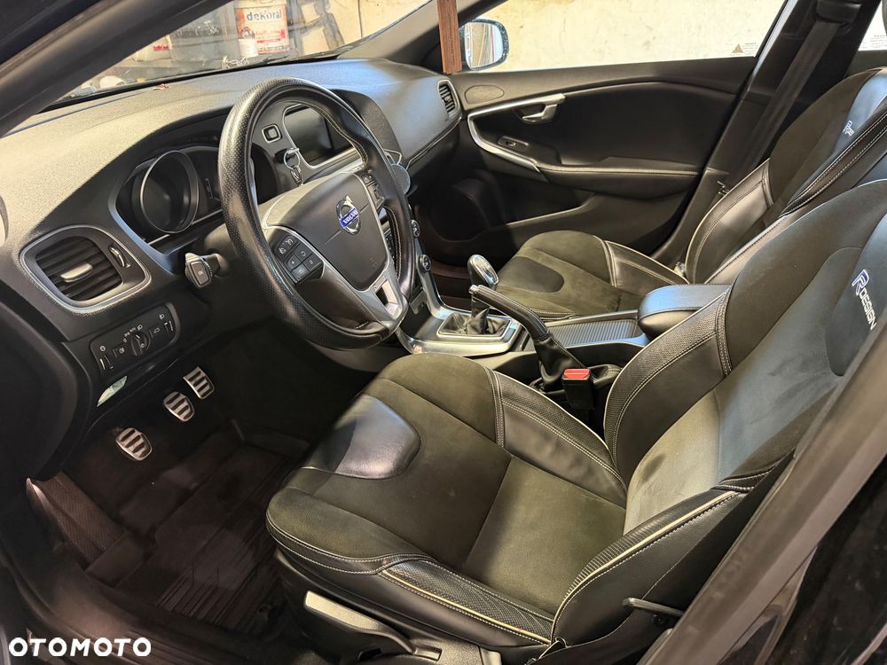 Volvo V40 D2 R-Design - 9