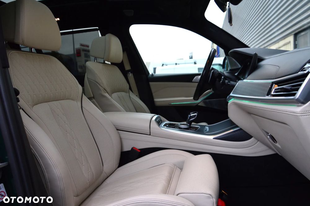 BMW X7 - 24