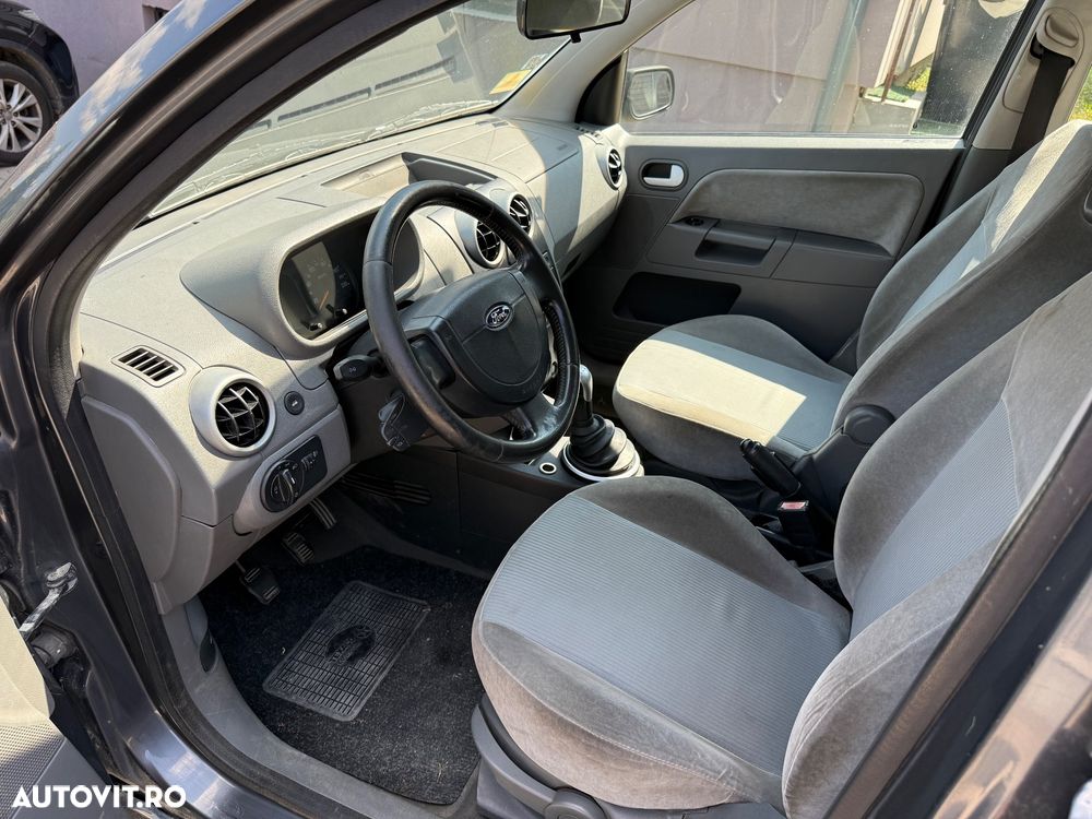 Ford Fusion 1.6 Ghia - 6
