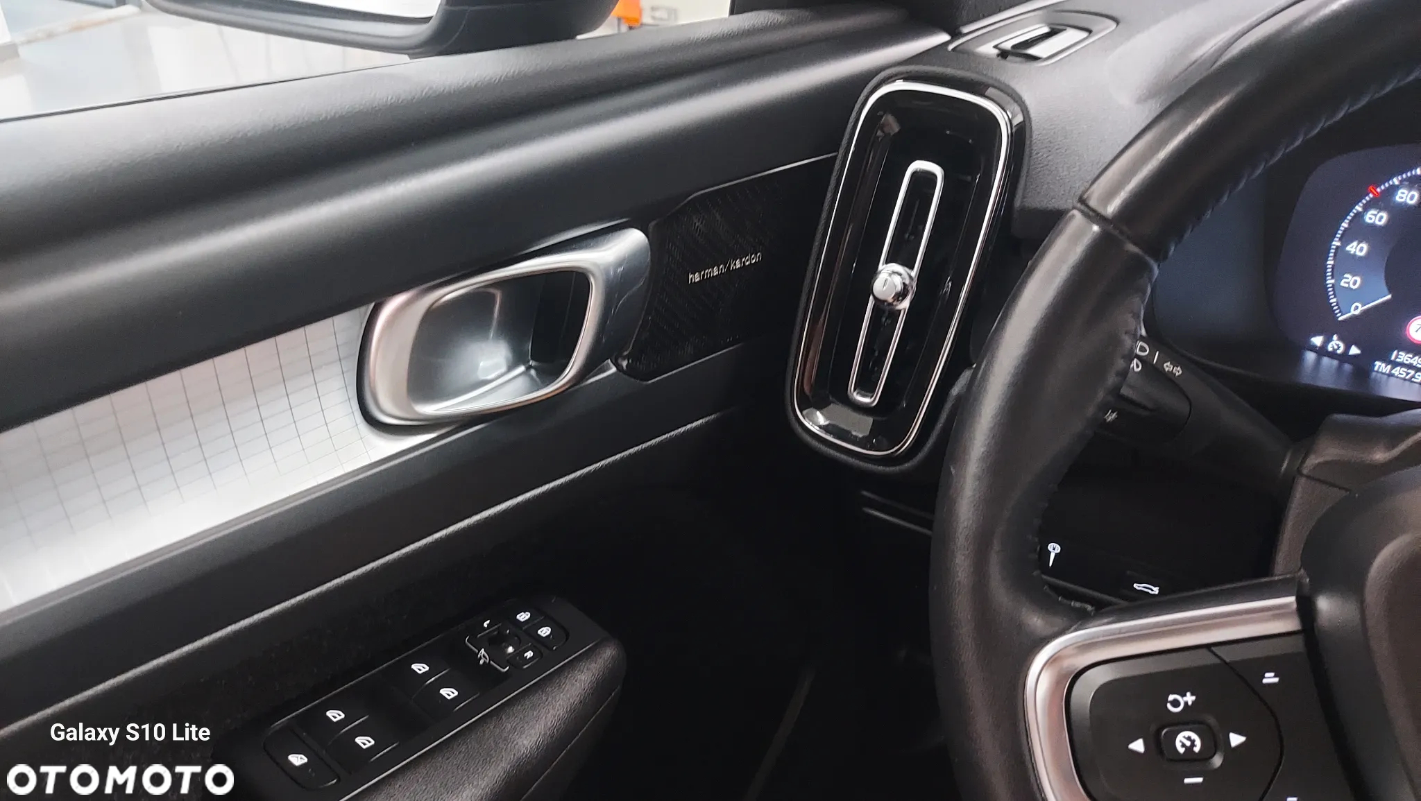 Volvo XC 40 D4 AWD Geartronic R-Design - 20