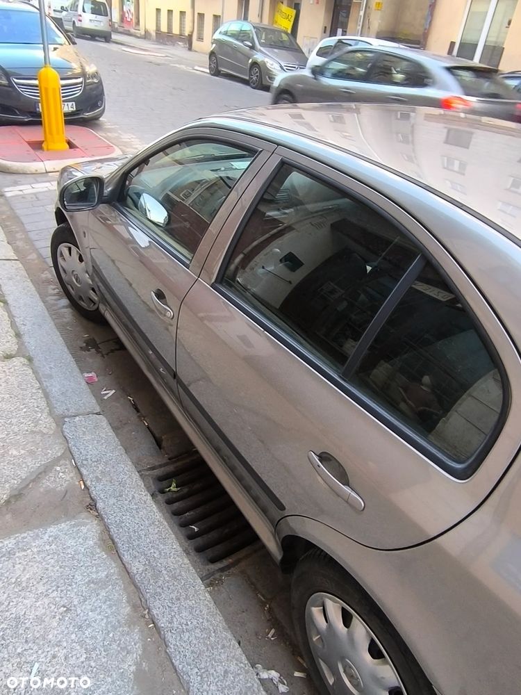 Skoda Octavia 1.6 Tour - 9