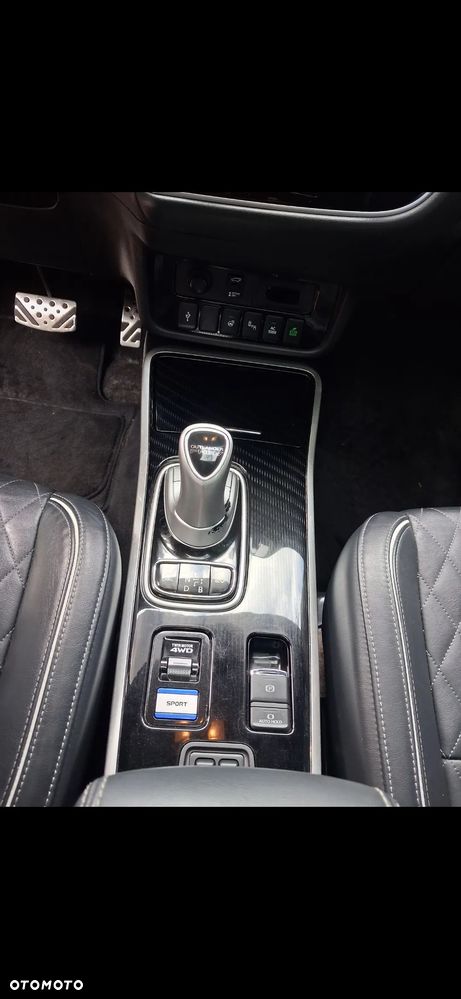 Mitsubishi Outlander - 16