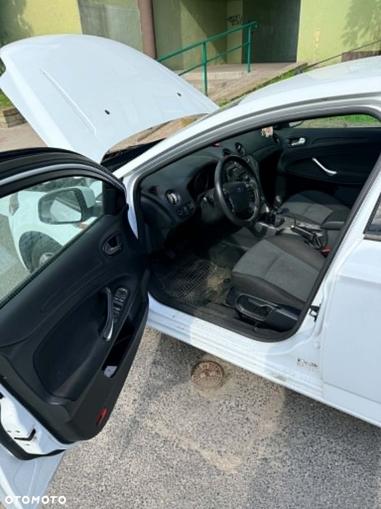 Ford Mondeo 1.8 TDCi Ambiente - 9