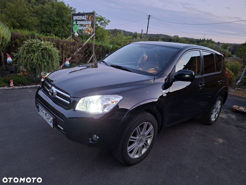 Toyota RAV4 - 1